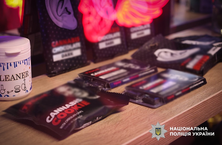 Національна поліція блокувала мережу незаконного продажу екстракту канабісу та кратому в 11 регіонах країни