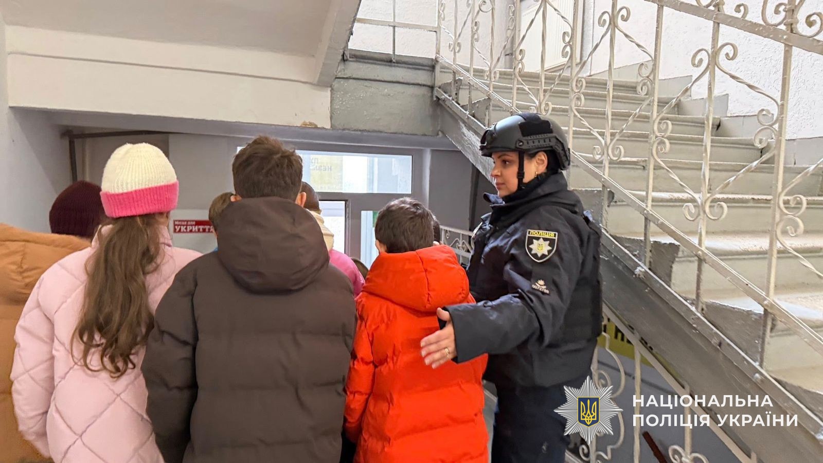 На нвчаннях з евакуації, пройшли у навчальних закладах області, діти відпрацьовують алгоритми