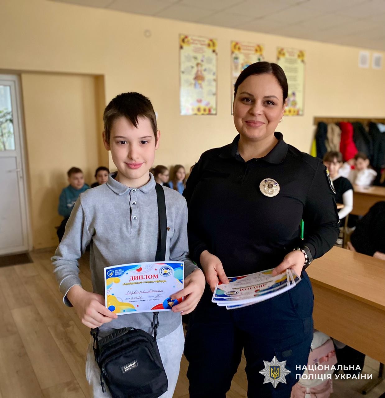 У День безпечного Інтернету поліцейські Закарпаття поспілкувалися з учнями про онлайн-безпеку