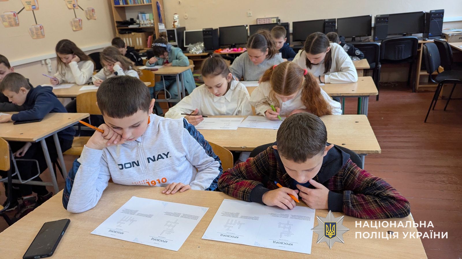 У День безпечного Інтернету поліцейські Закарпаття поспілкувалися з учнями про онлайн-безпеку