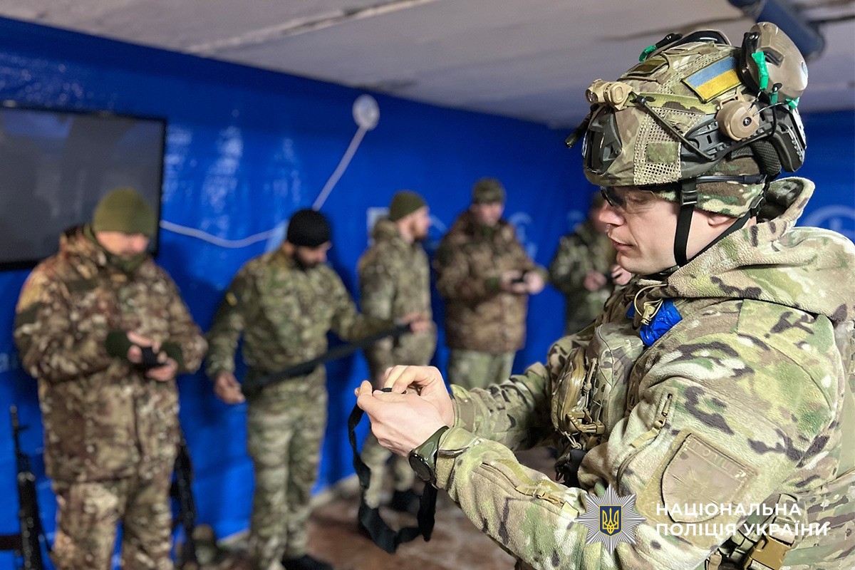 Поліцейські зведеного загону Луганщини вдосконалюють навички з домедичної підготовки