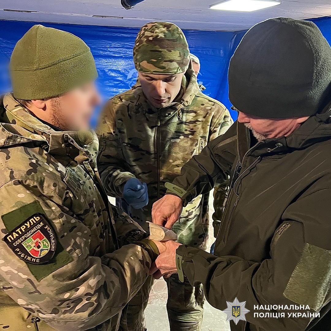 Поліцейські зведеного загону Луганщини вдосконалюють навички з домедичної підготовки