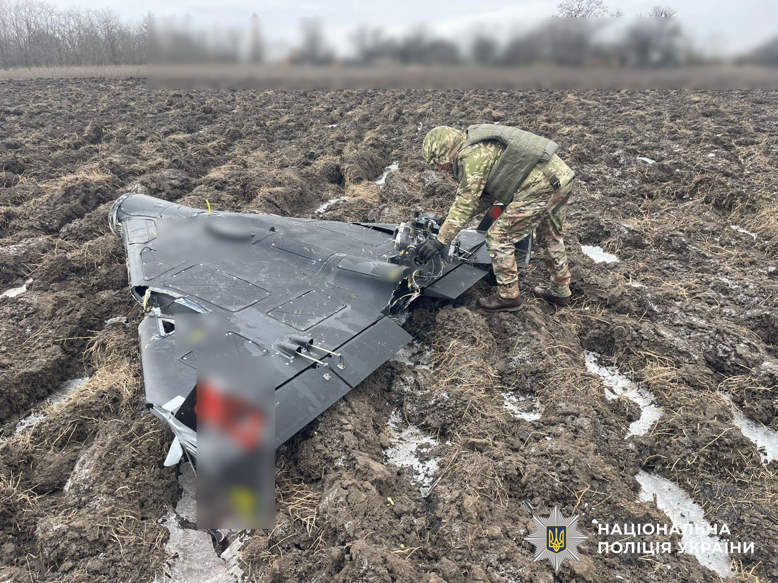 Вибухотехнік працює