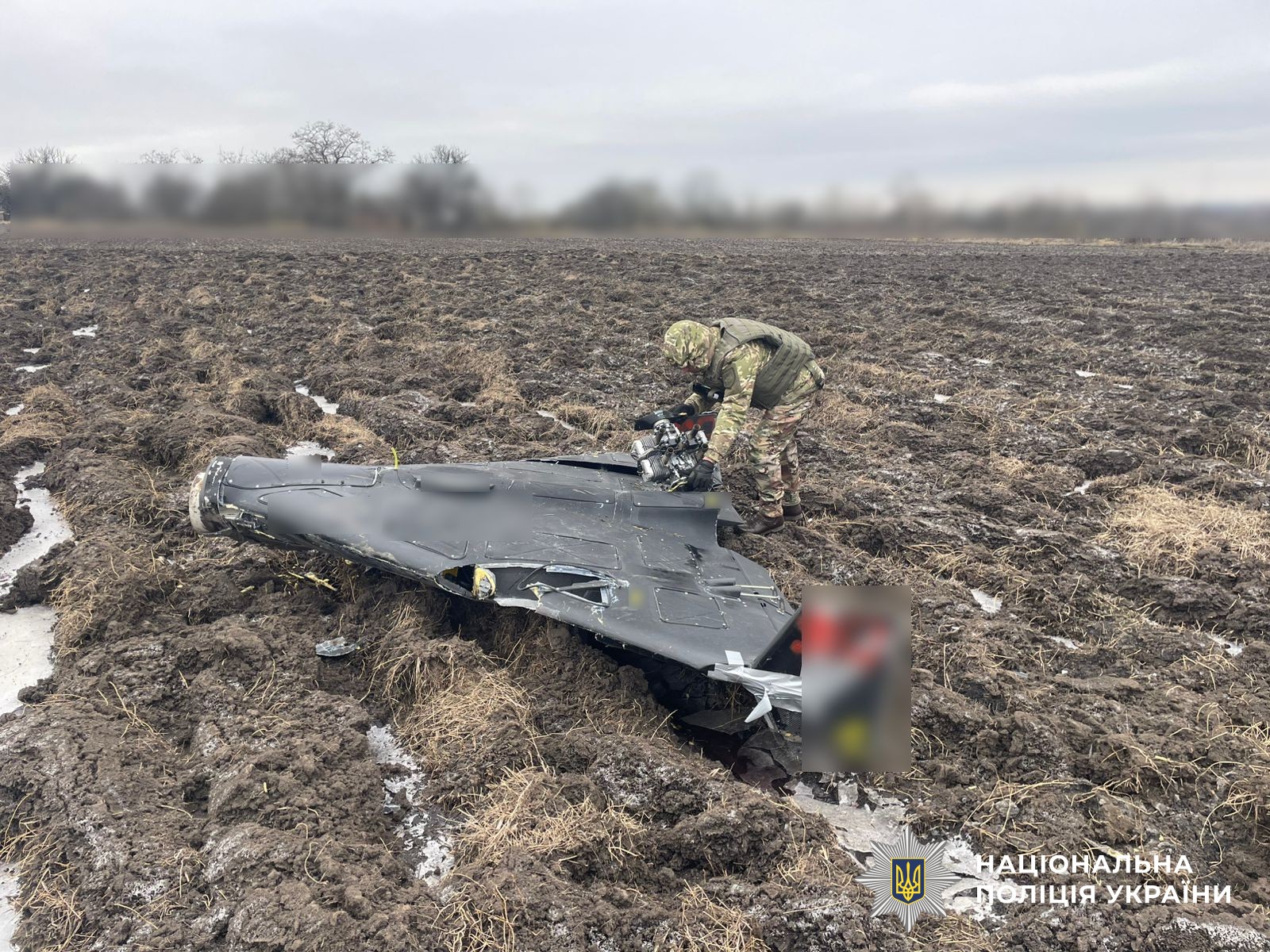 Вибухотехнік працює