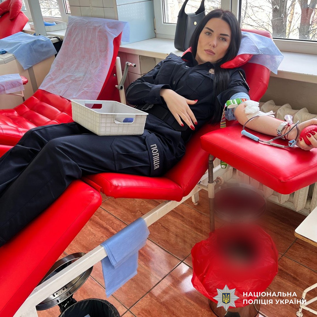 Здача крові поліцейською Луганщини