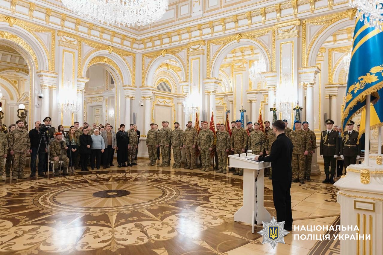 Володимир Зеленський відзначив державними нагородами бійців системи МВС та вручив відзнаки родинам полеглих Героїв