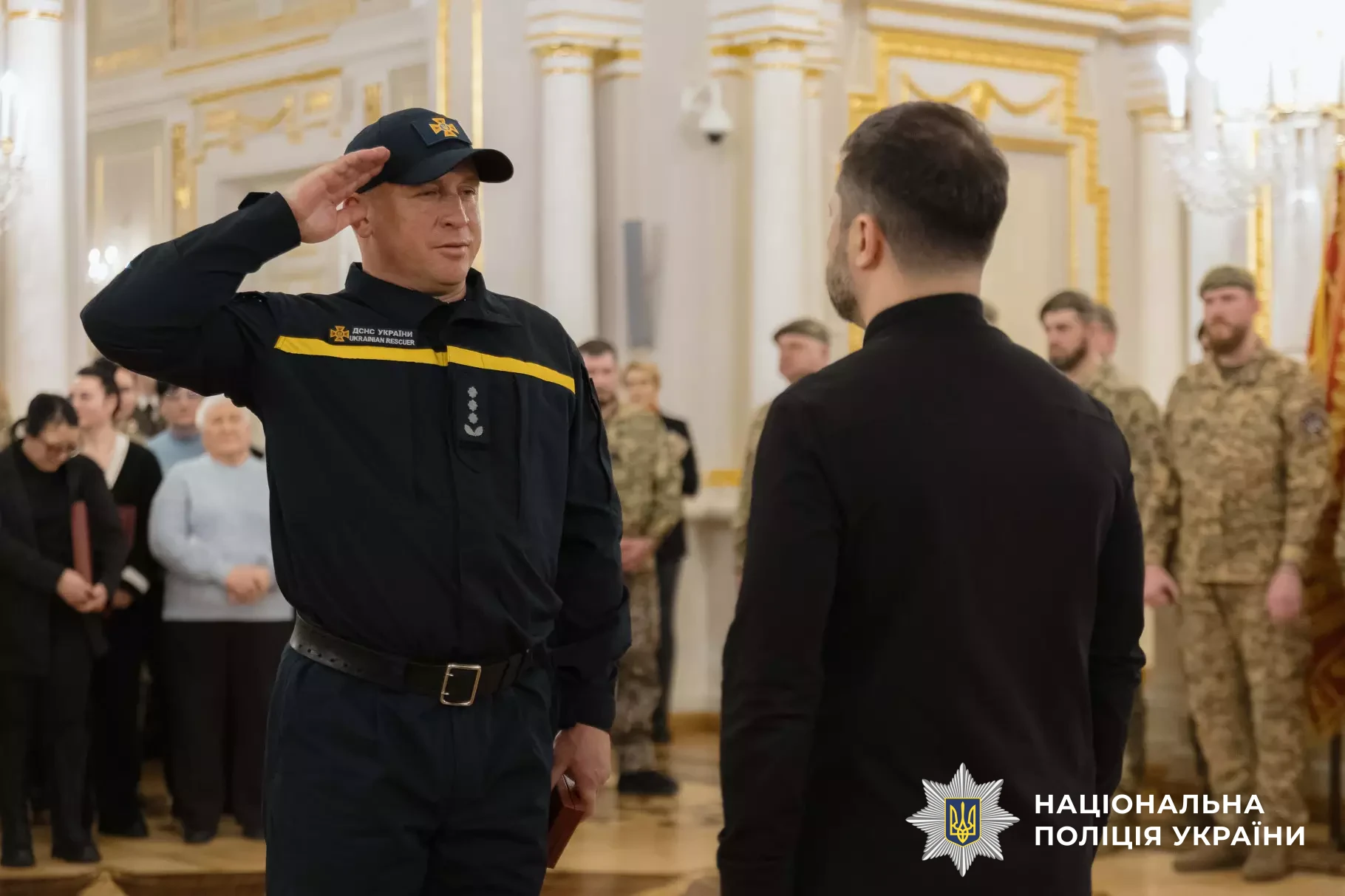 Володимир Зеленський відзначив державними нагородами бійців системи МВС та вручив відзнаки родинам полеглих Героїв