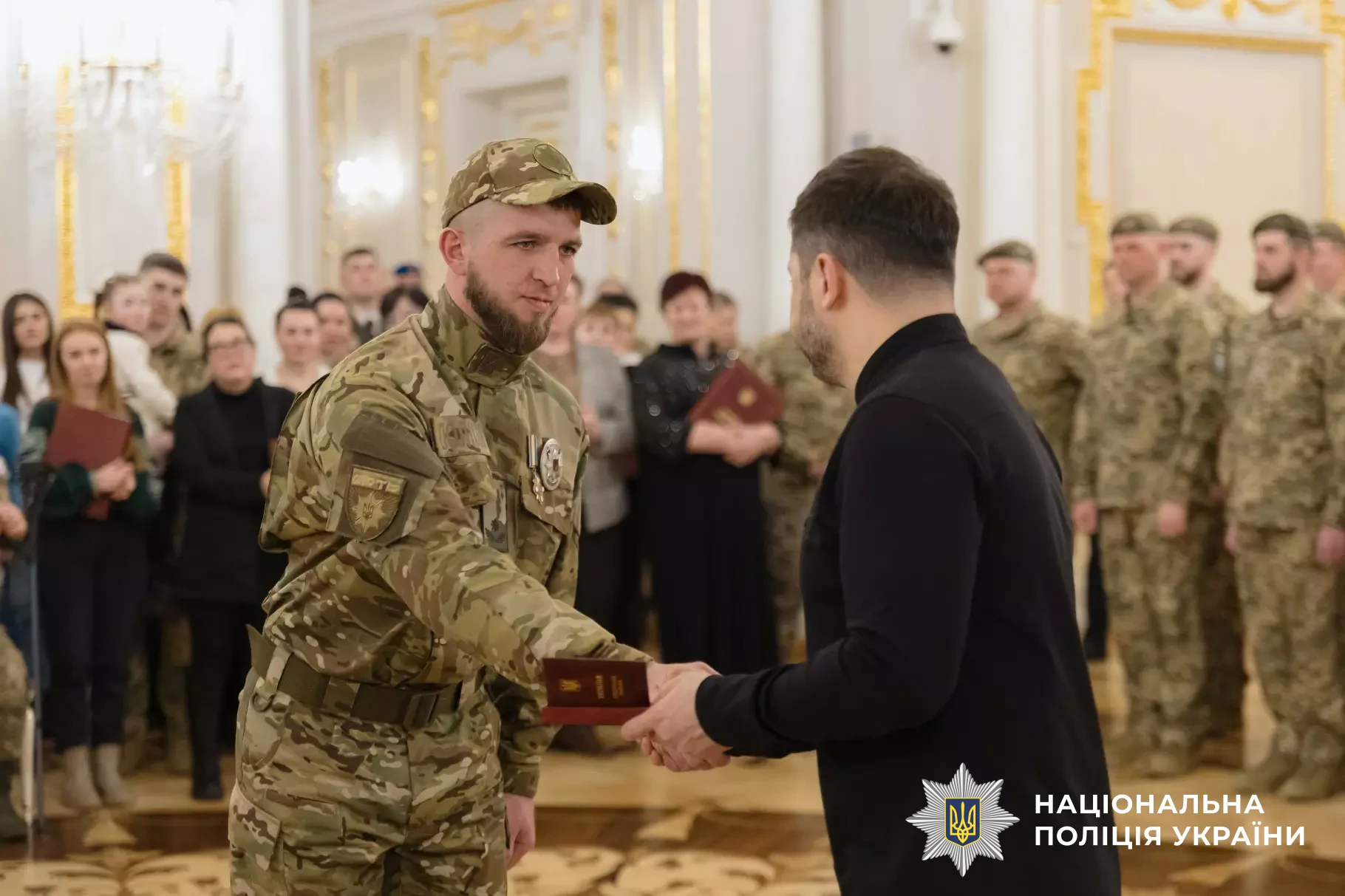 Володимир Зеленський відзначив державними нагородами бійців системи МВС та вручив відзнаки родинам полеглих Героїв
