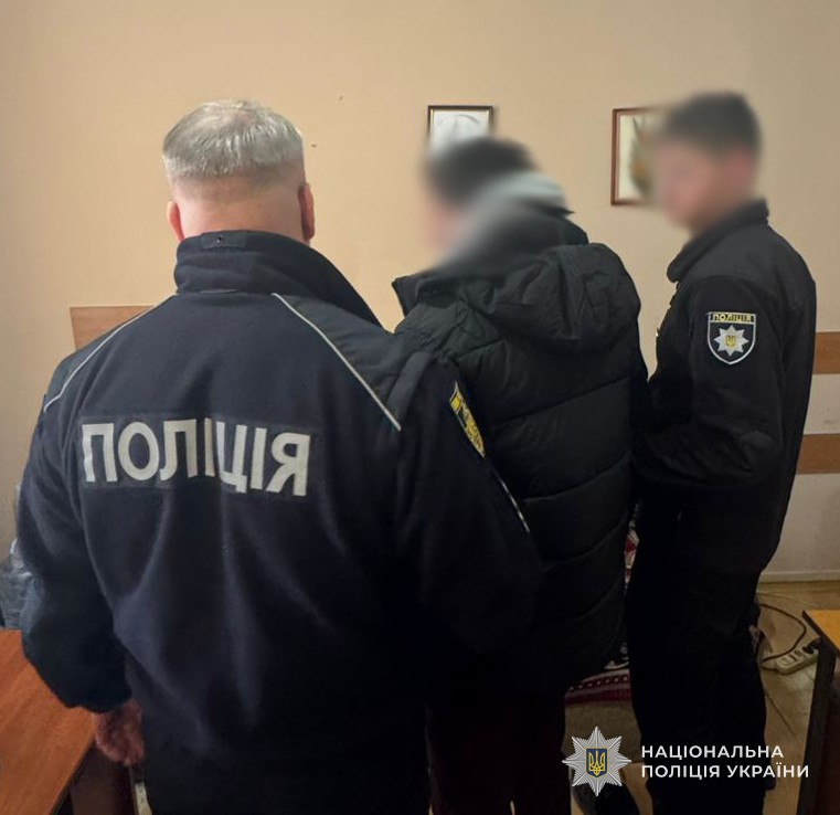 У Львові поліцейські затримали зловмисника, підозрюваного у підпалі двох автомобілів