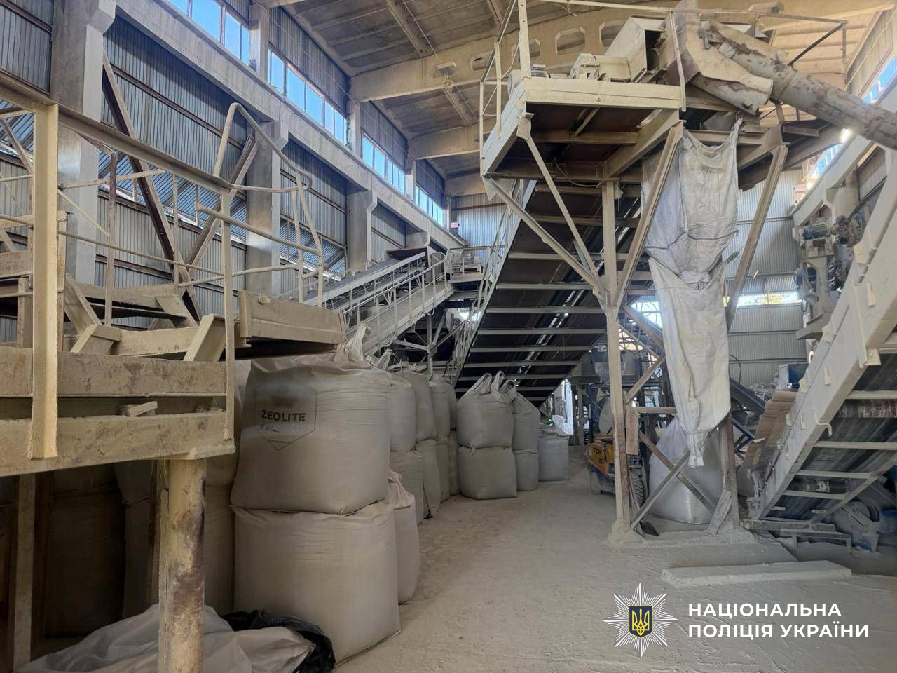 На Закарпатті поліція підозрює підприємця у незаконному видобутку цеоліту – збитки перевищують 11 млн грн