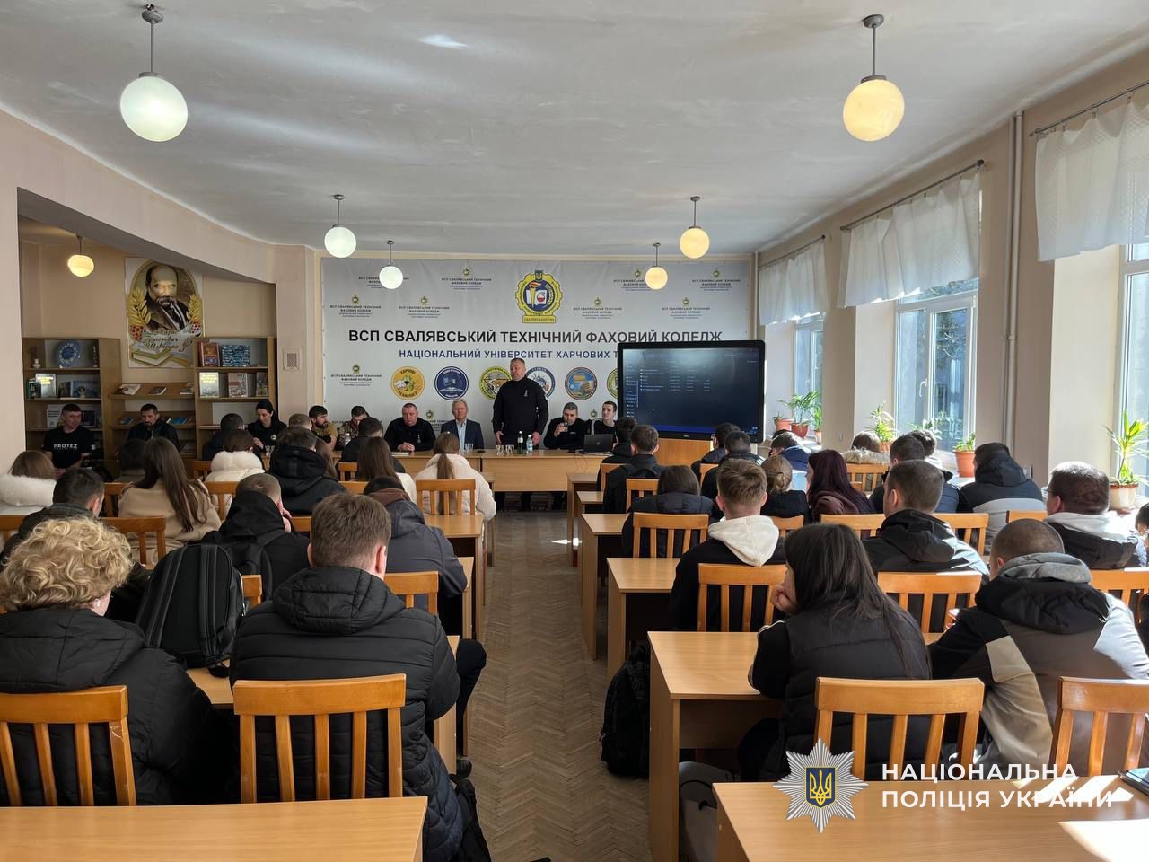 У Сваляві зі студентами зустрілися поліцейські та ветерани війни – розповіли про досвід, можливості та службу