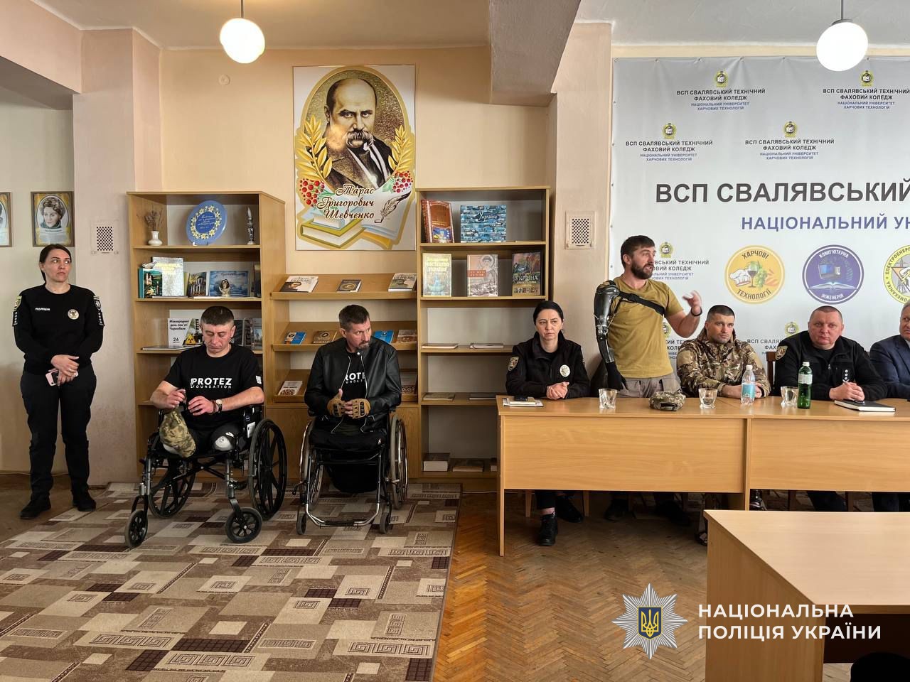 У Сваляві зі студентами зустрілися поліцейські та ветерани війни – розповіли про досвід, можливості та службу