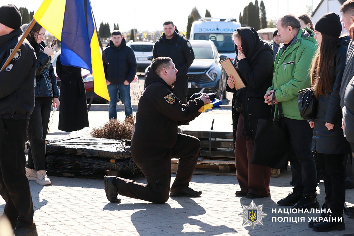 На Донеччині провели в останню путь двох поліцейських