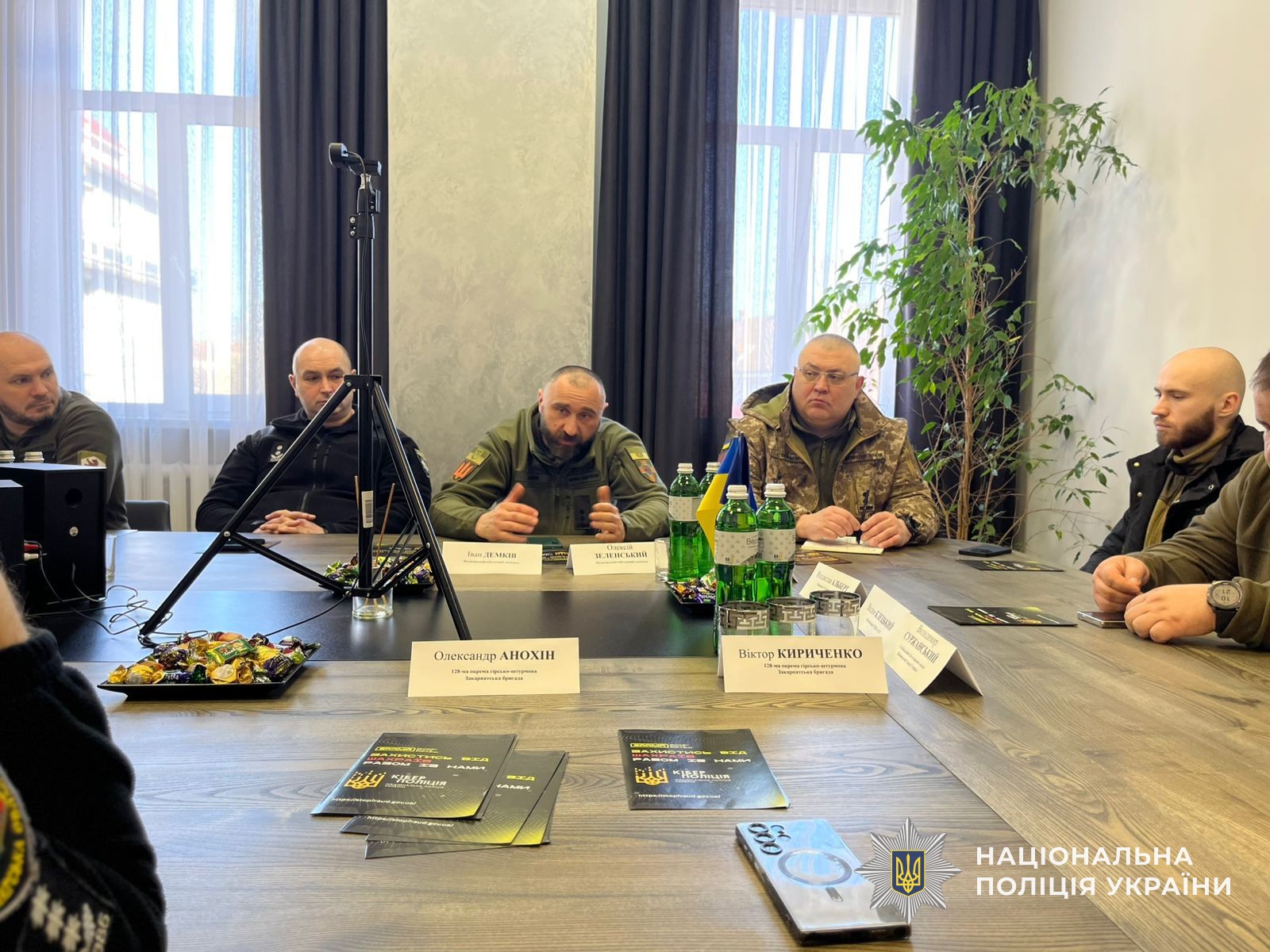 Поліцейські Закарпаття проводять зустрічі з ветеранами, військовими та їхніми родинами