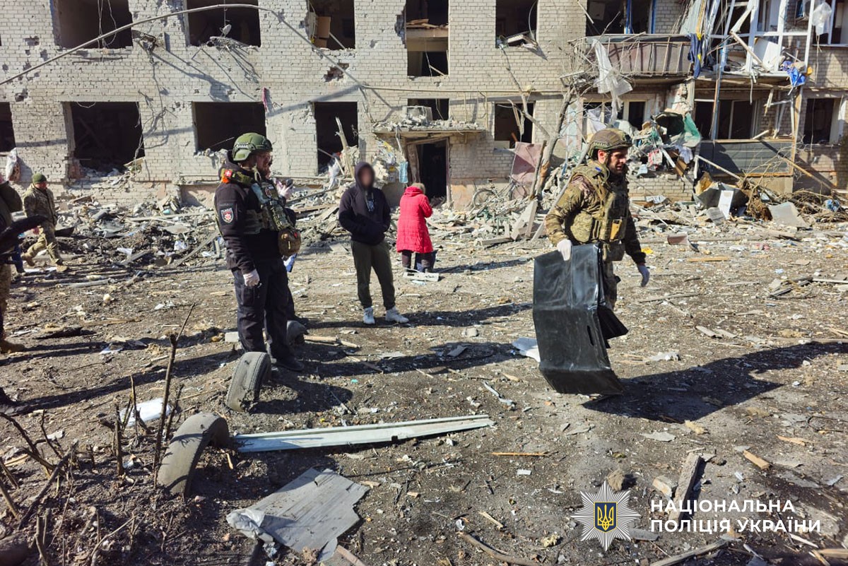 Зруйнована багатоповерхівка