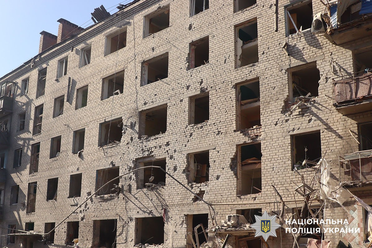 Зруйнована багатоповерхівка