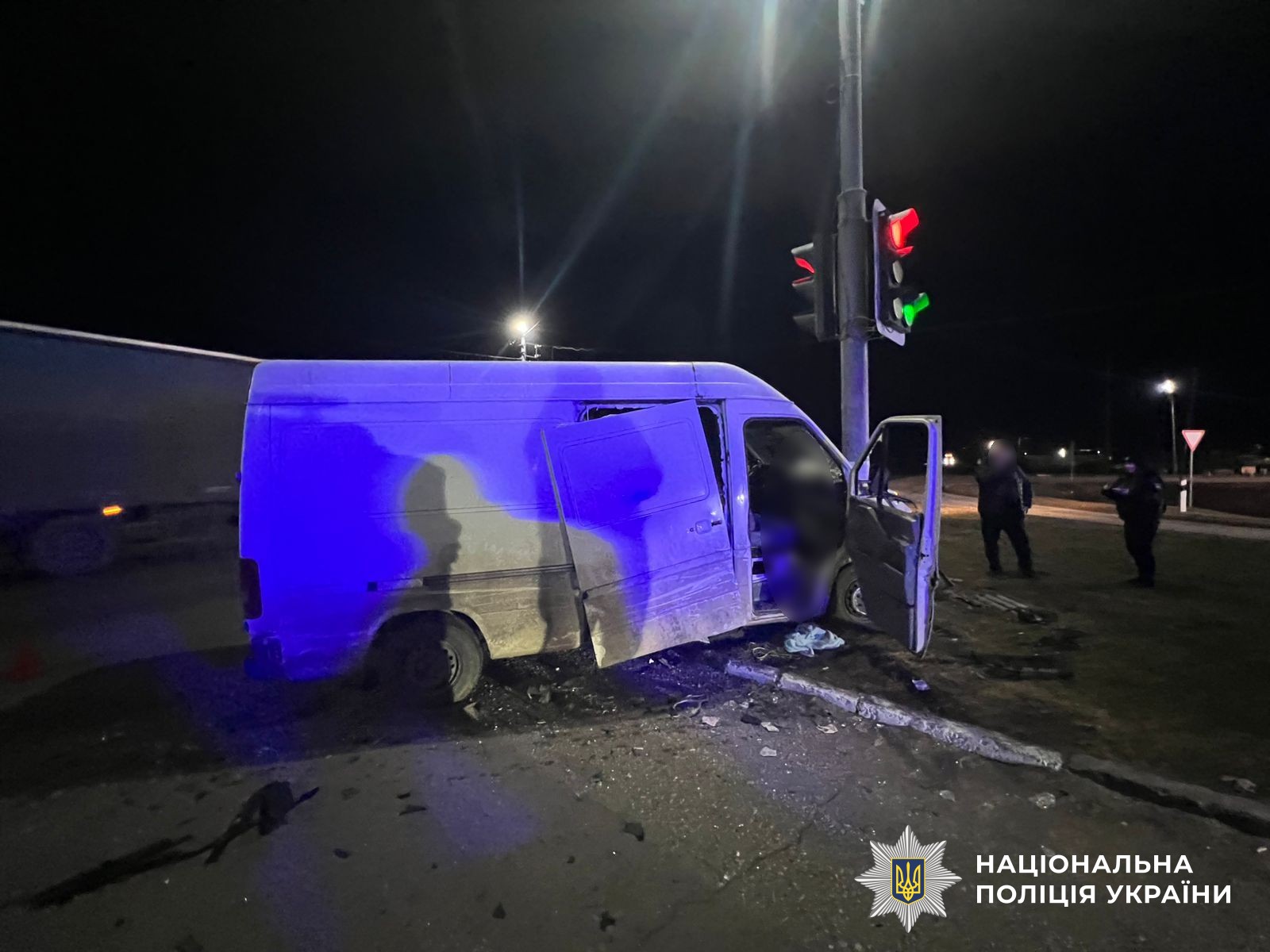 Пошкоджений автомобіль на місці ДТП