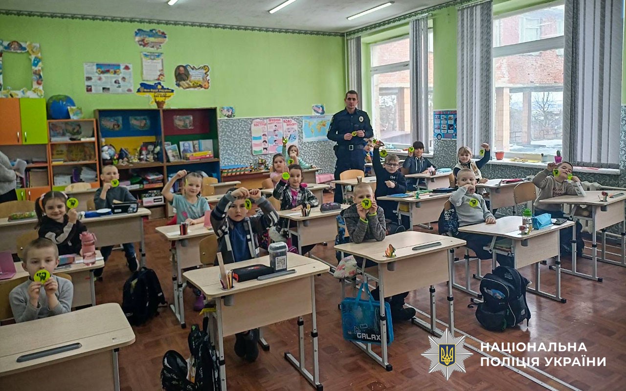 Уроки безпеки для школярів: поліцейський поспілкувався з учнями Гадяцького ліцею
