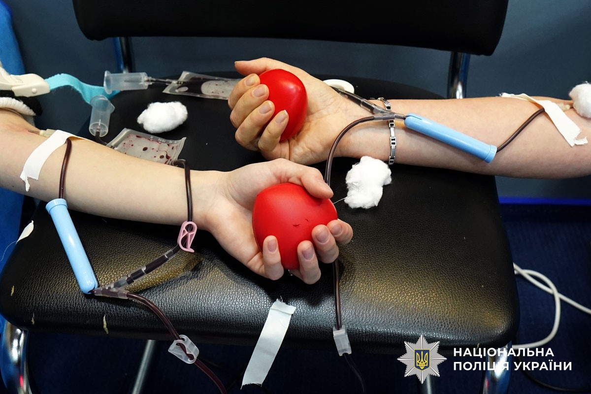 ЗДають кров поліцейські
