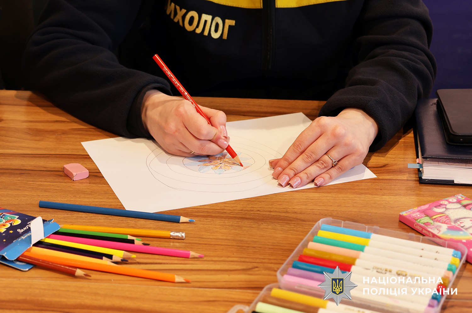 психолог ДСНС малює