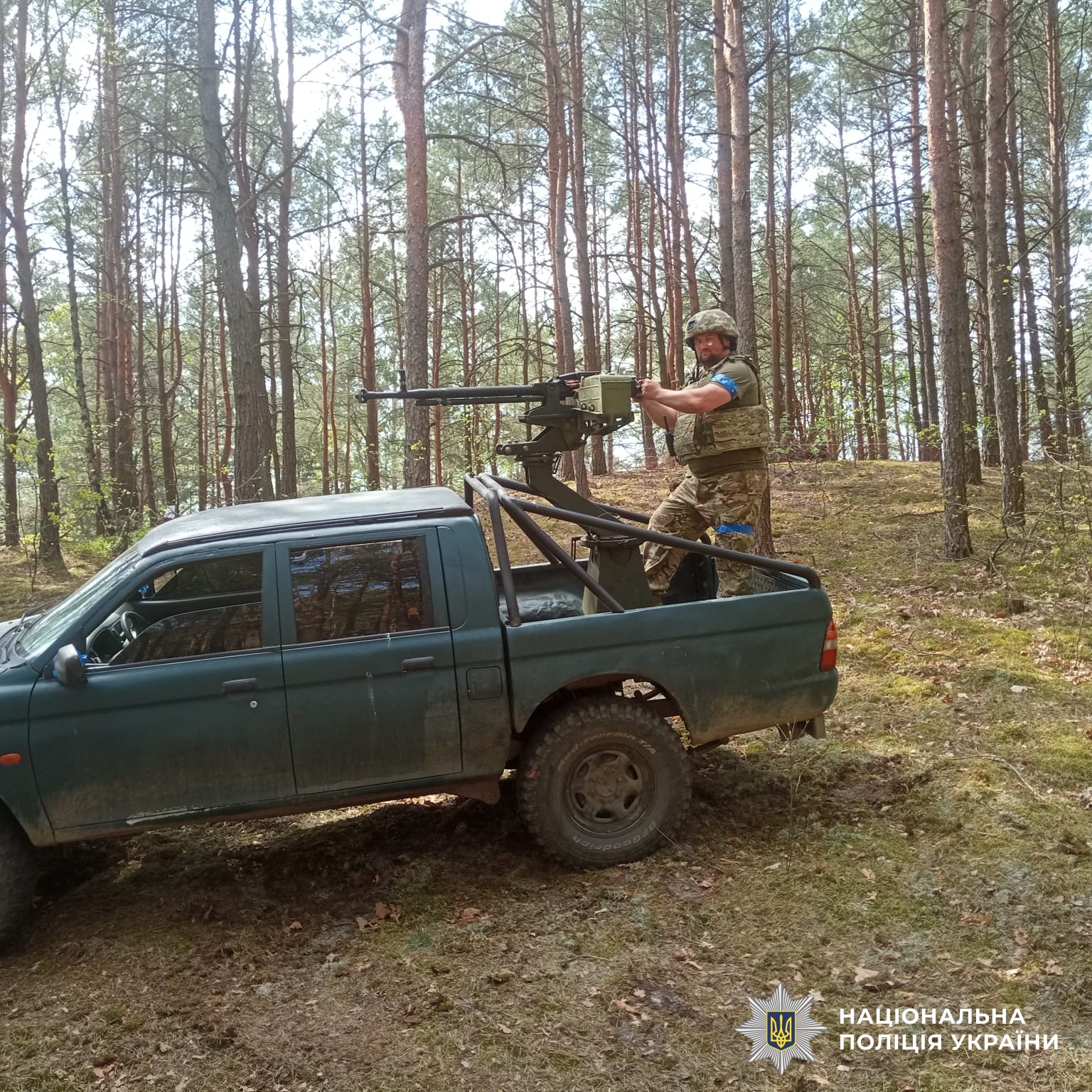 Віктор «Метал» на пікапі, оснащеному кулеметом