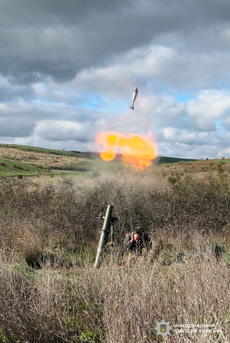 Павло здійснює запуск міномету