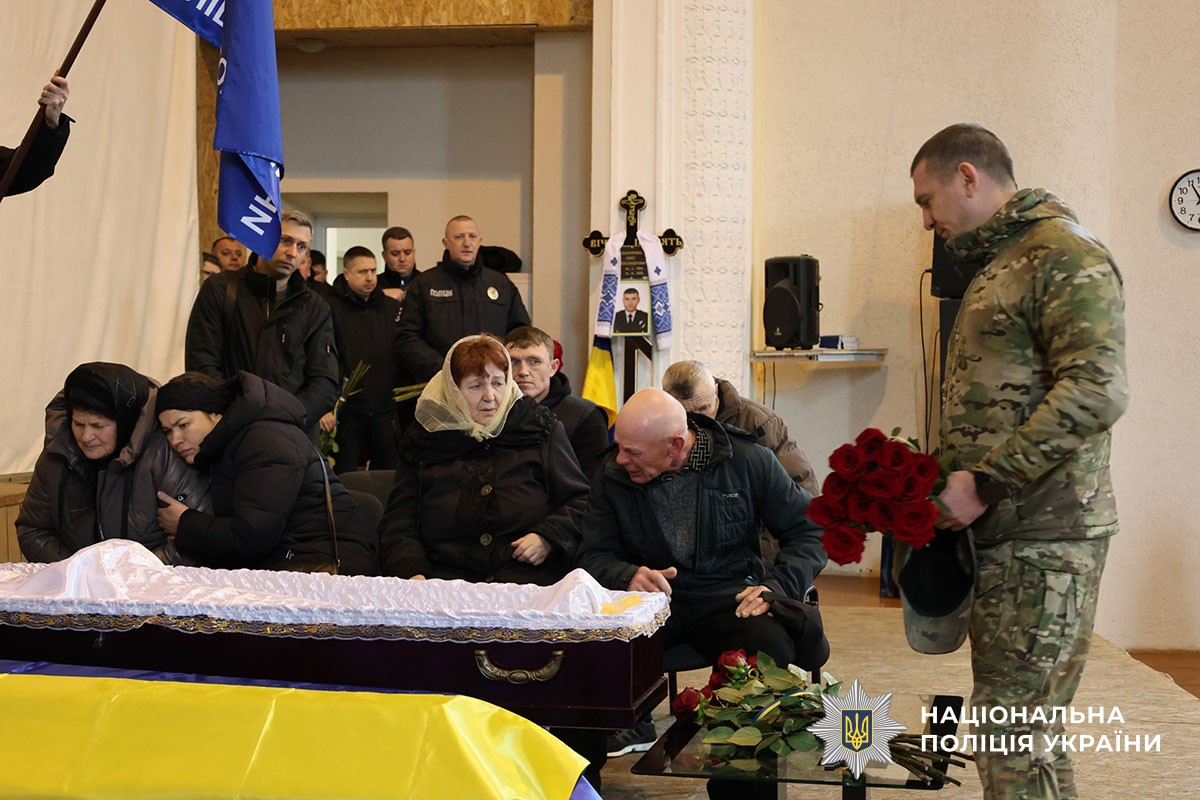 На Донеччині попрощались із загиблим поліцейським Олегом Захаренком