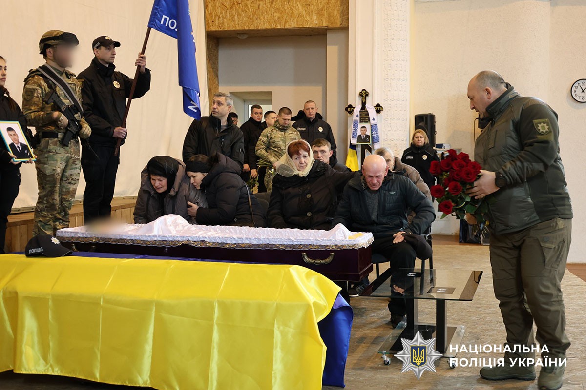 На Донеччині попрощались із загиблим поліцейським Олегом Захаренком