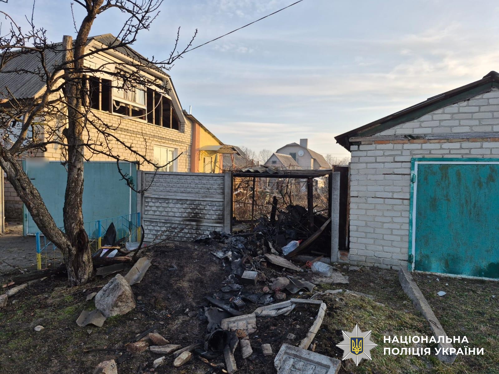 Пошкодженні будинки внаслідок ворожої атаки