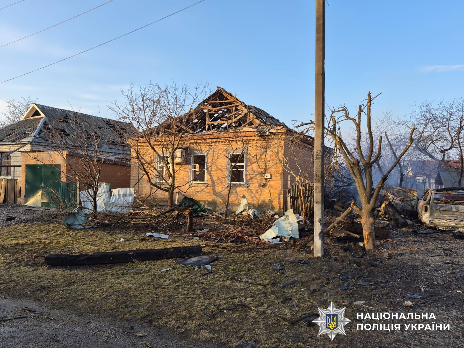 Пошкодженні будинки внаслідок ворожої атаки