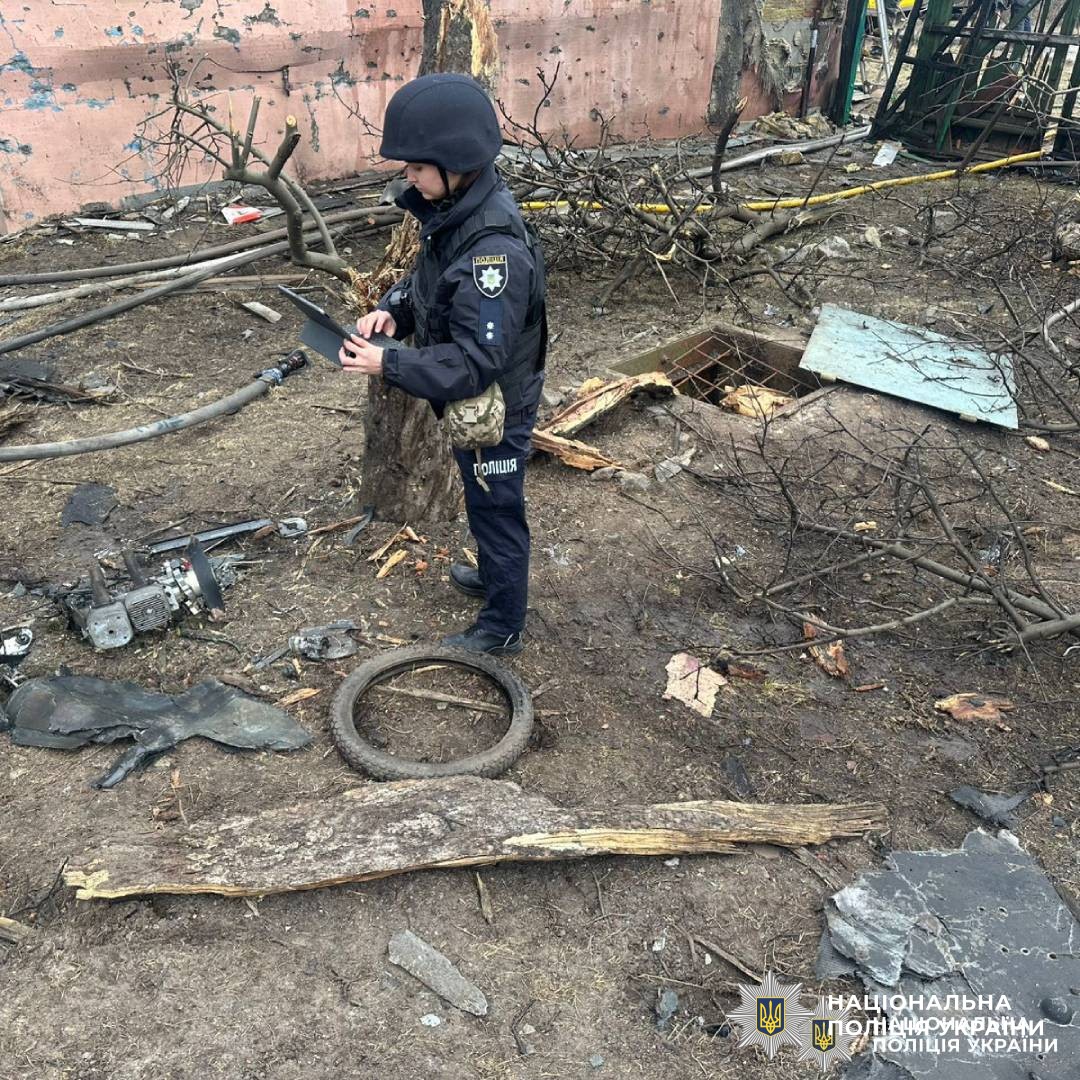 Дев’ятеро людей постраждали внаслідок ворожого удару по Харкову, серед них - дитина: поліцейські працюють на місцях влучань