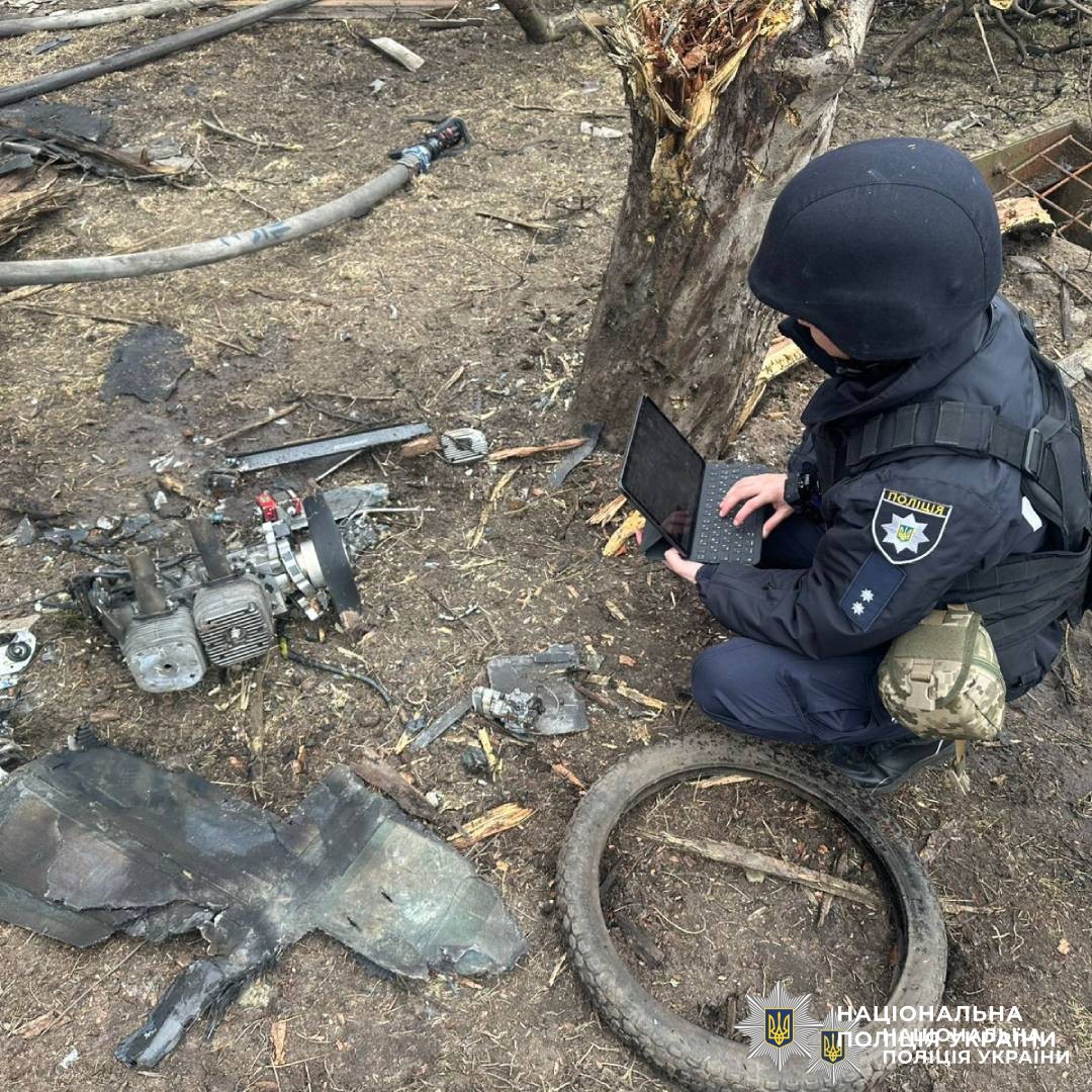 Дев’ятеро людей постраждали внаслідок ворожого удару по Харкову, серед них - дитина: поліцейські працюють на місцях влучань
