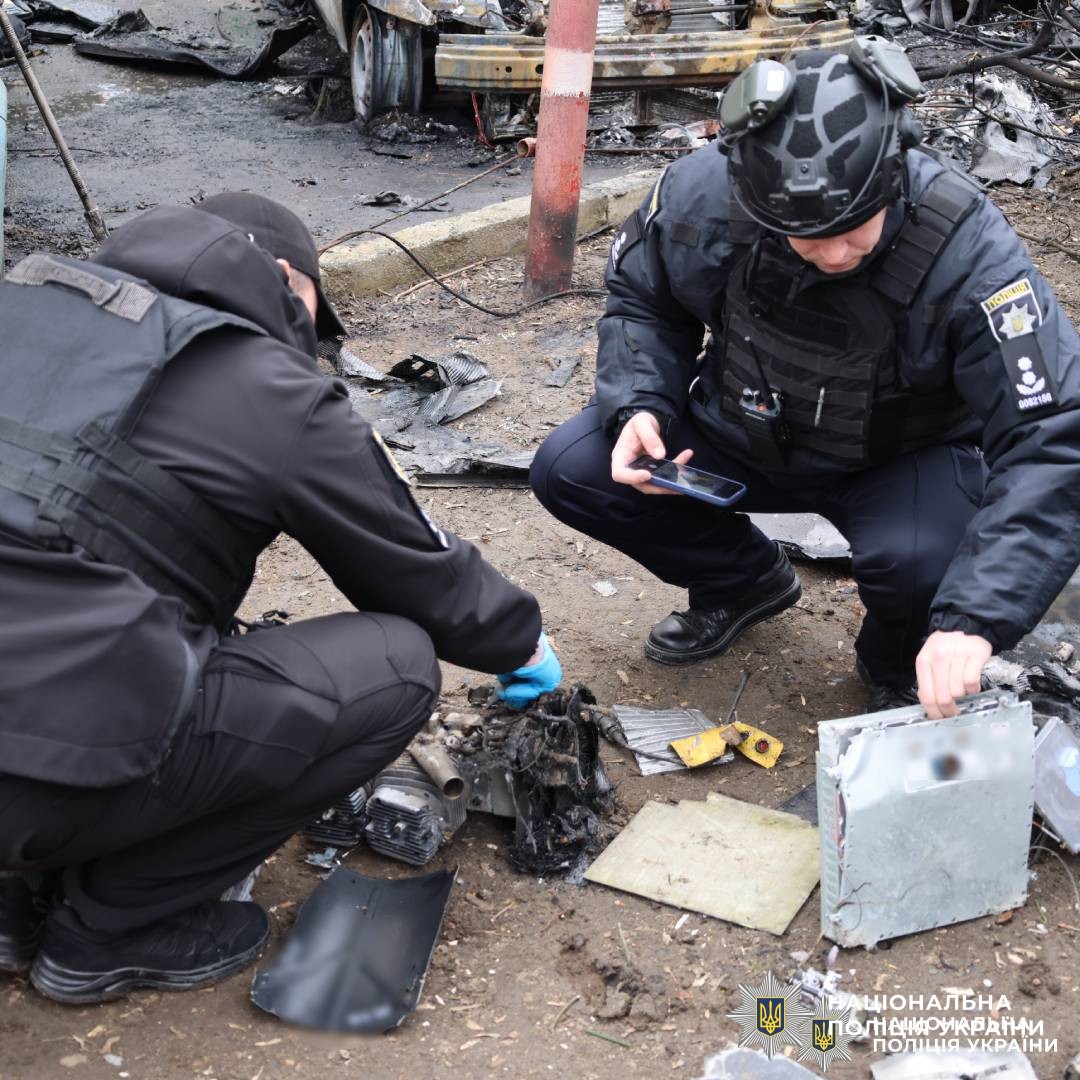 Дев’ятеро людей постраждали внаслідок ворожого удару по Харкову, серед них - дитина: поліцейські працюють на місцях влучань