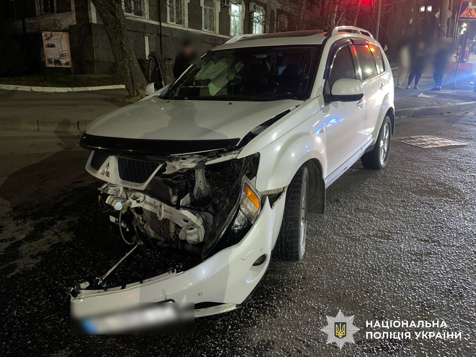 Пошкоджений автомобіль на місці ДТП