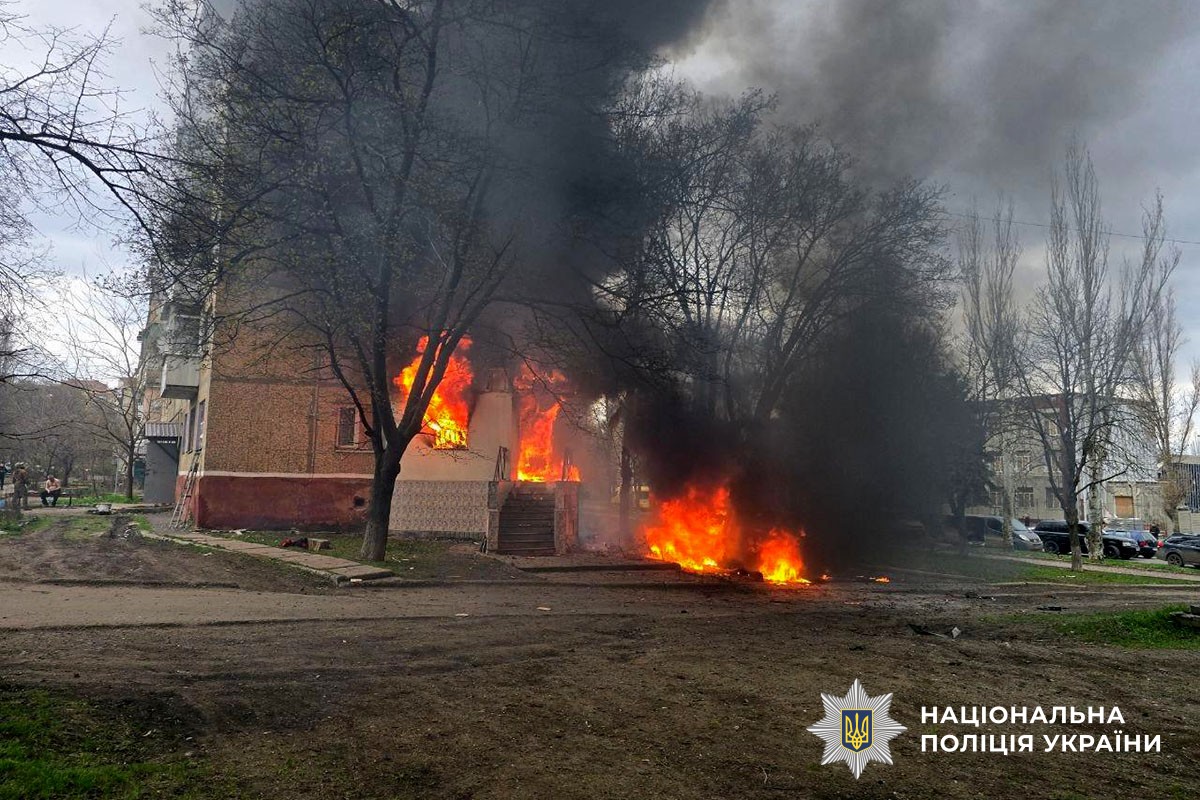 Горить багатоповерхівка