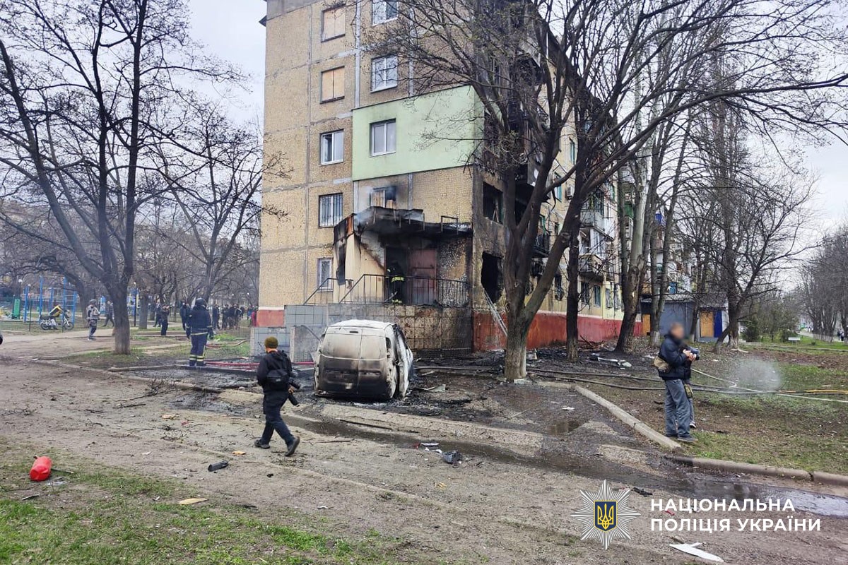 Пошкоджена багатоповерхівка