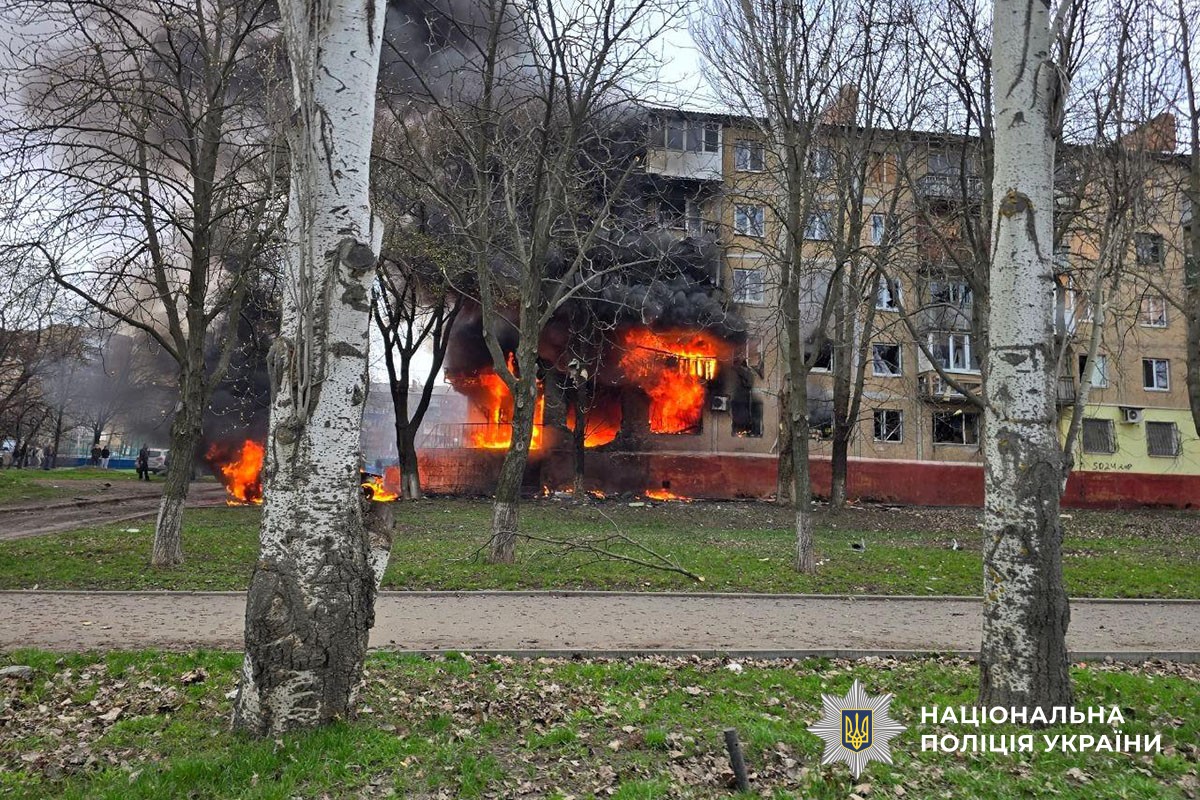 Горить багатоповерхівка