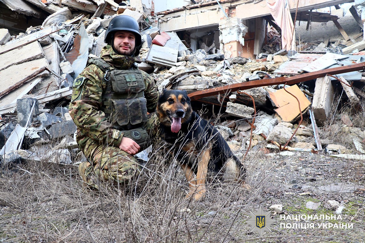 Кінологи з собаками