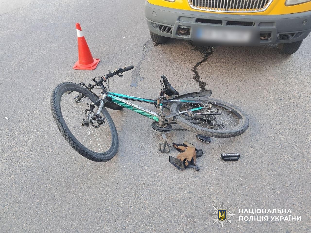 Пошкоджений велосипед на місці ДТП