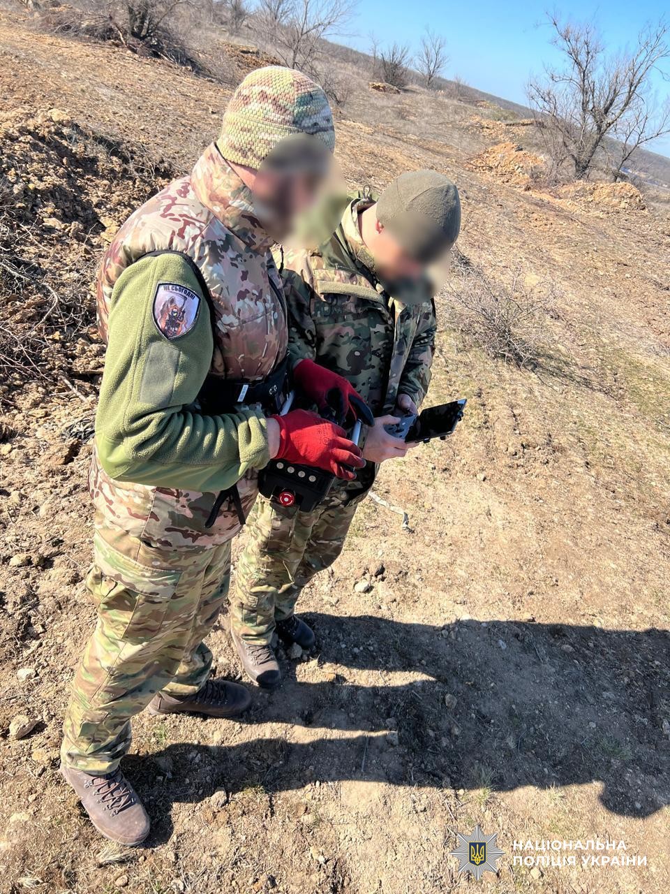 Вибухотехніки працюють