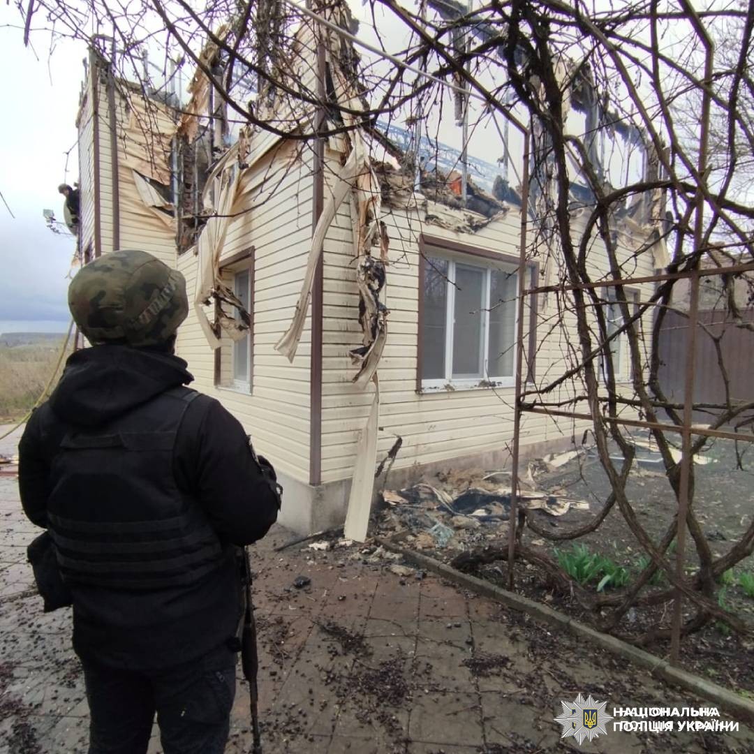 Через ворожі атаки на Харківщині одна людина загинула, троє постраждали: поліцейські задокументували наслідки воєнних злочинів