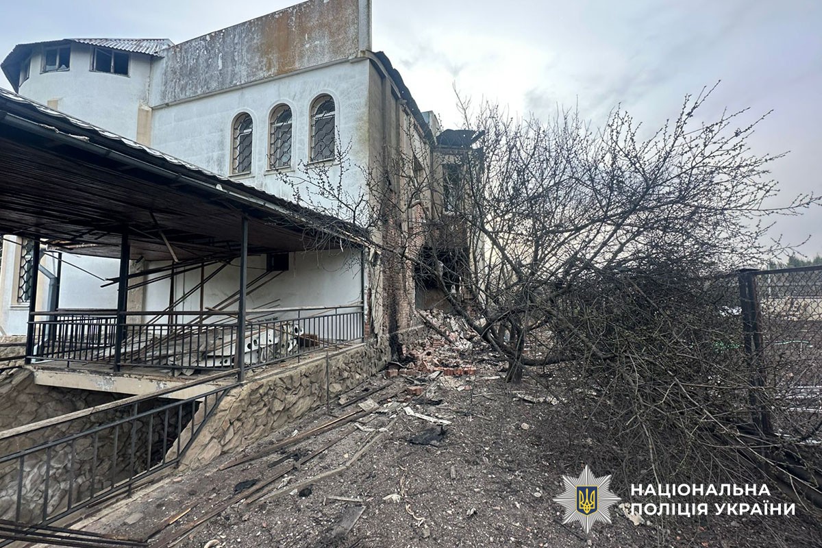 Зруйнований будинок