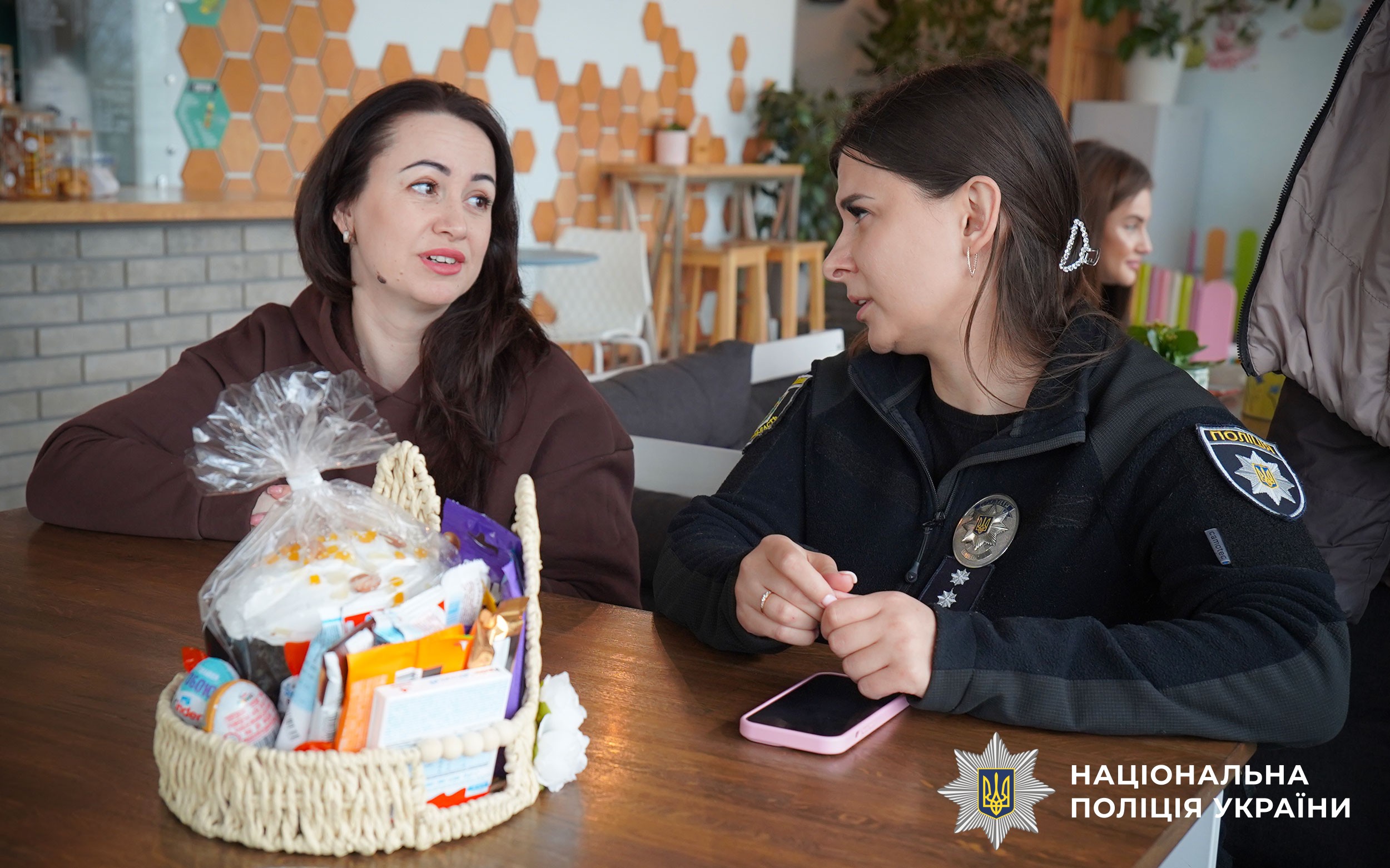 Триматися за світло: поліцейські та капелани привітали з Великоднем 9-річного Радомира, який чекає і не здається