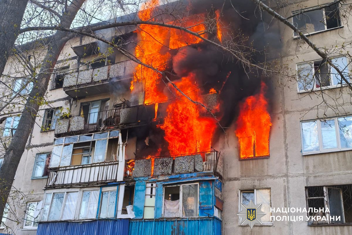 Горить багатоповерхівка