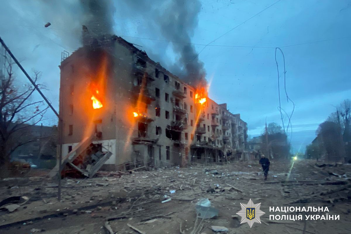 Горить багатоповерхівка