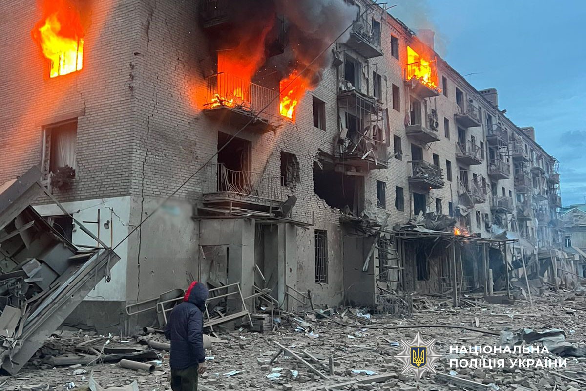 Горить багатоповерхівка