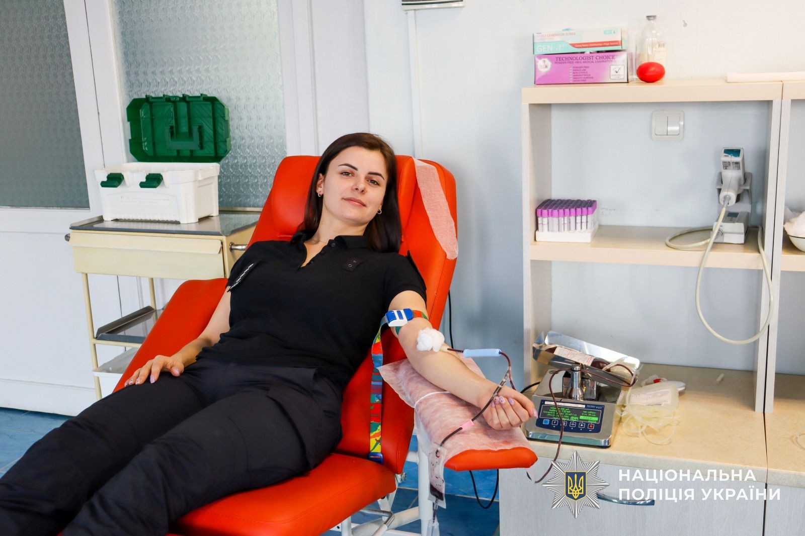 Співробітниця поліції на донації крові