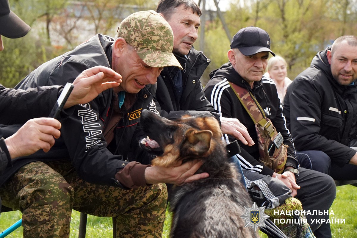 Захисник із собакою