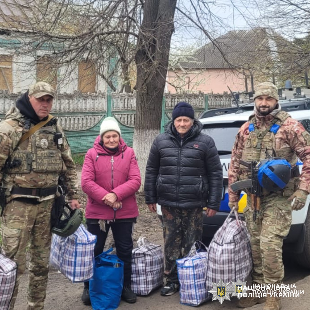 поліція Куп’янщини вивезла людей із зони постійних обстрілів