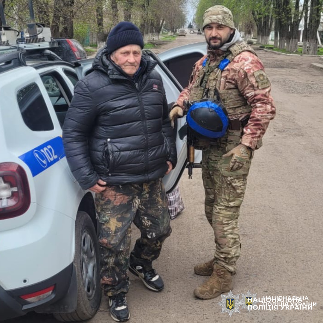 поліція Куп’янщини вивезла людей із зони постійних обстрілів